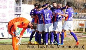 Los jugadores morados celebran el 1-0. // Foto: Mariano Viejo (Luis Polo).